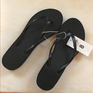 NWT Massimo Black Wedge Flip Flop size 8